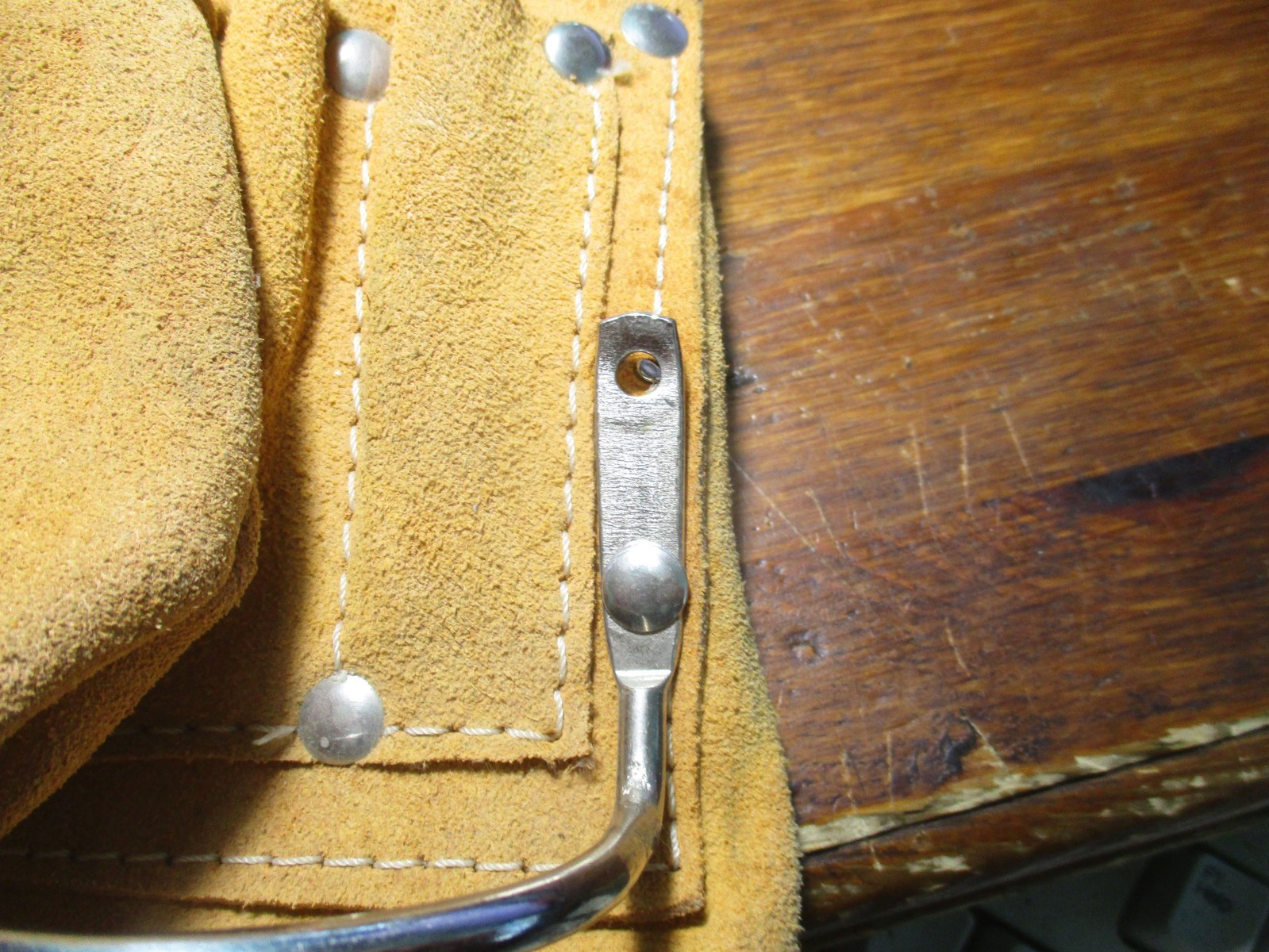 Work Center Suede Leather Carpenter’s Tool Belt 4 Tiers, 7 Pockets, 2 Hammer Loo