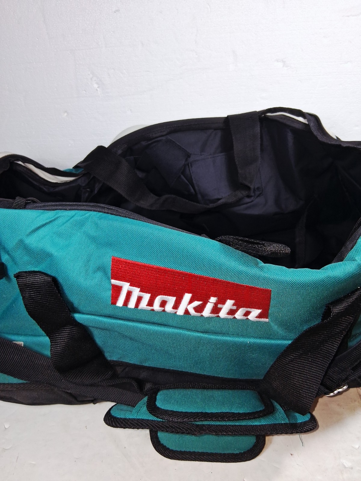 Large Makita Tool Bag/ Case 26″ Heavy Duty Canvas 831269-3 Wheels Handle 18 Volt