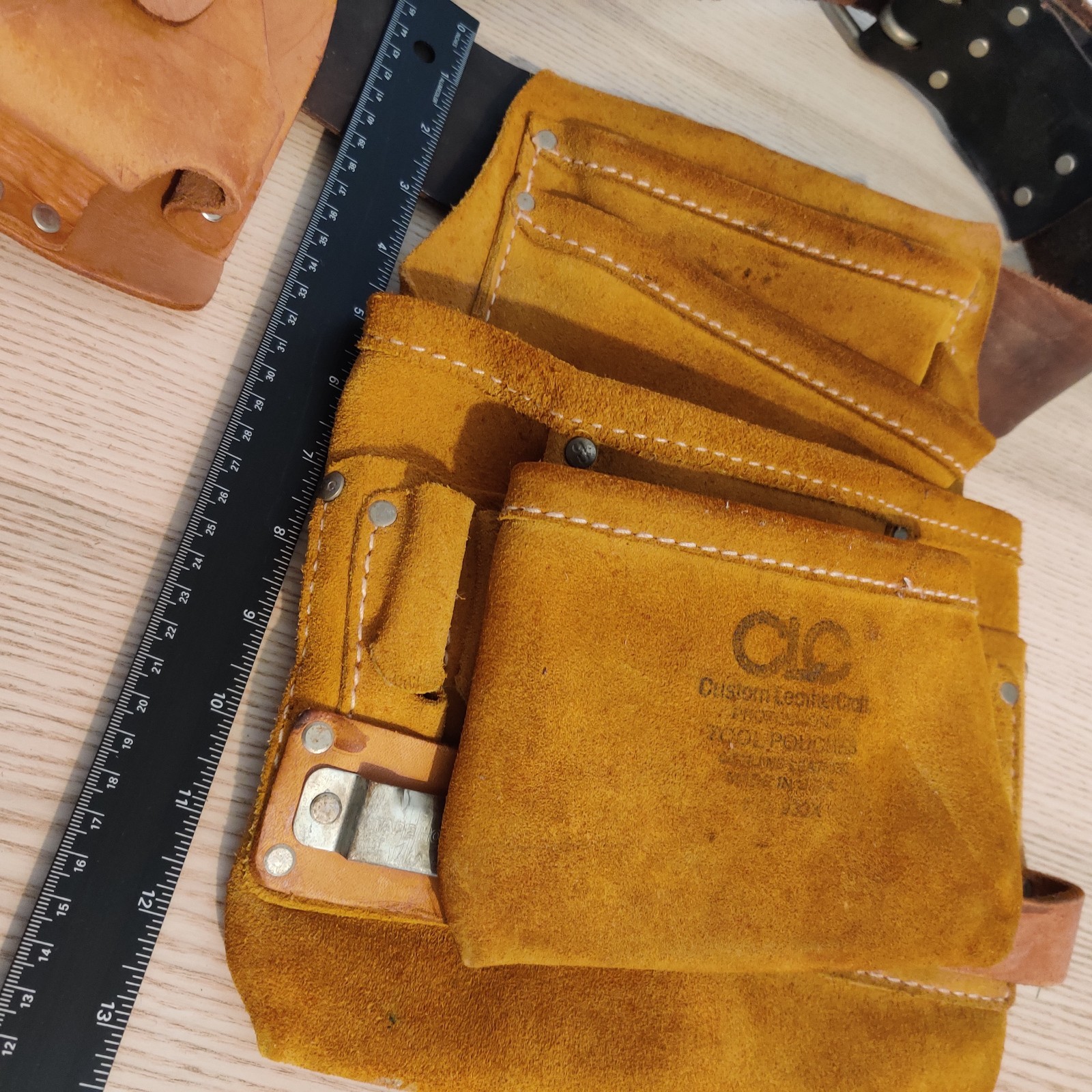 Craftsman 40391 Carpenter Leather Tool Belt 42-46 Tape Measure Holder CLC Pouch