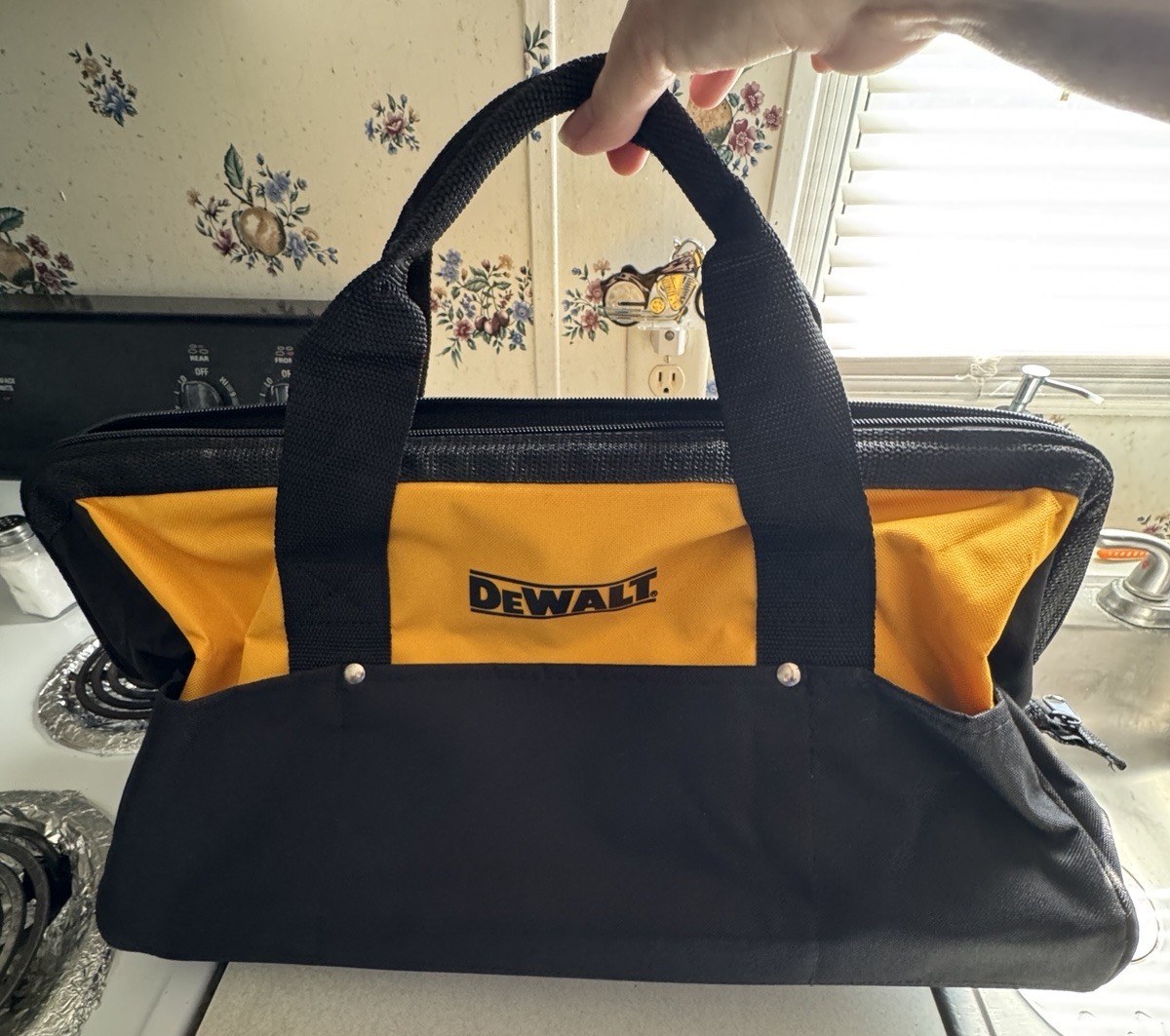 DEWALT 18″ Heavy Duty Contractor Tool Bag