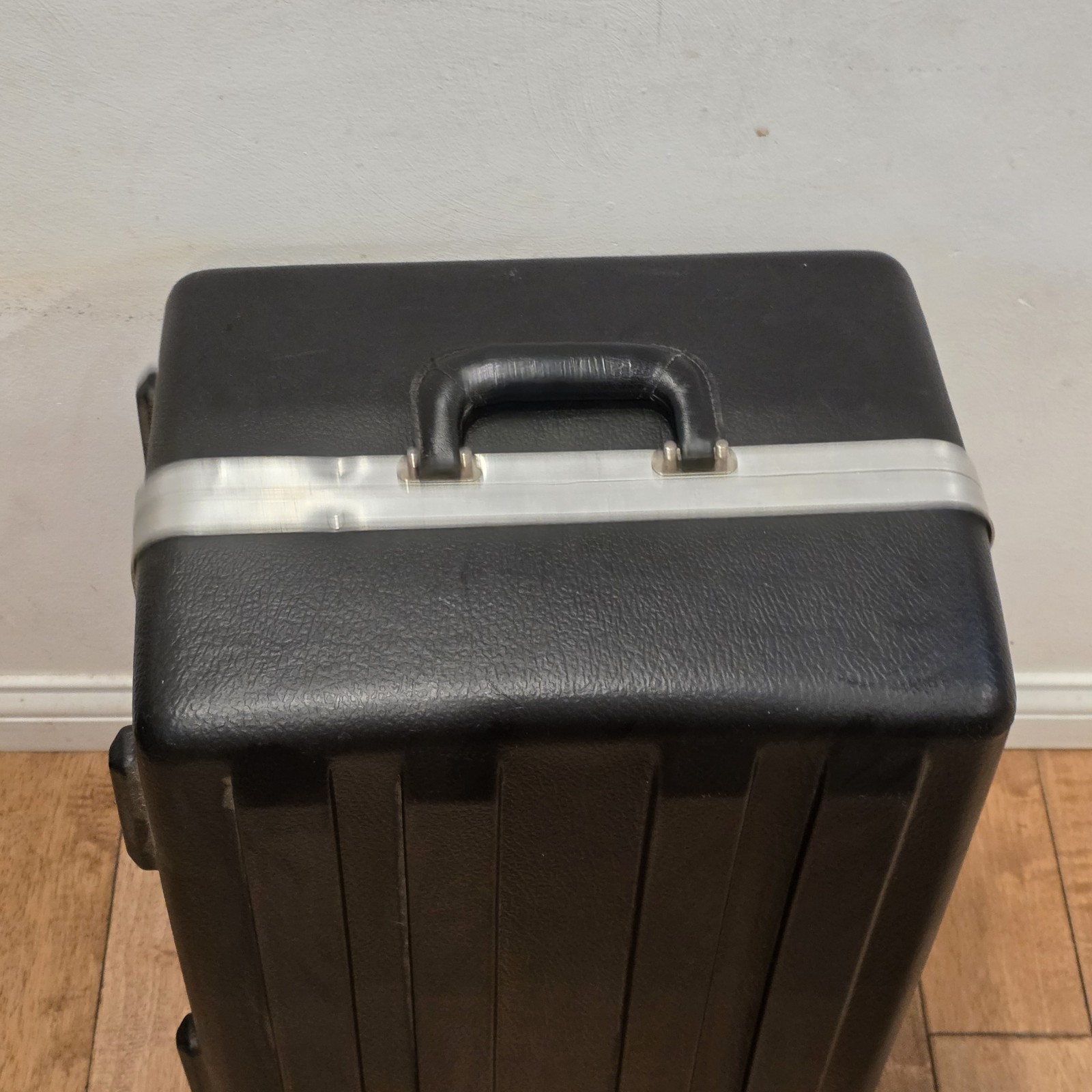 Heavy Duty Chicago Case Company Black Travel Case 21″x17″x13″ With Keys