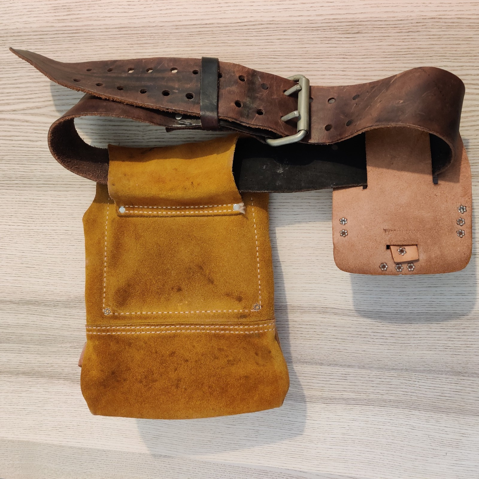 Craftsman 40391 Carpenter Leather Tool Belt 42-46 Tape Measure Holder CLC Pouch