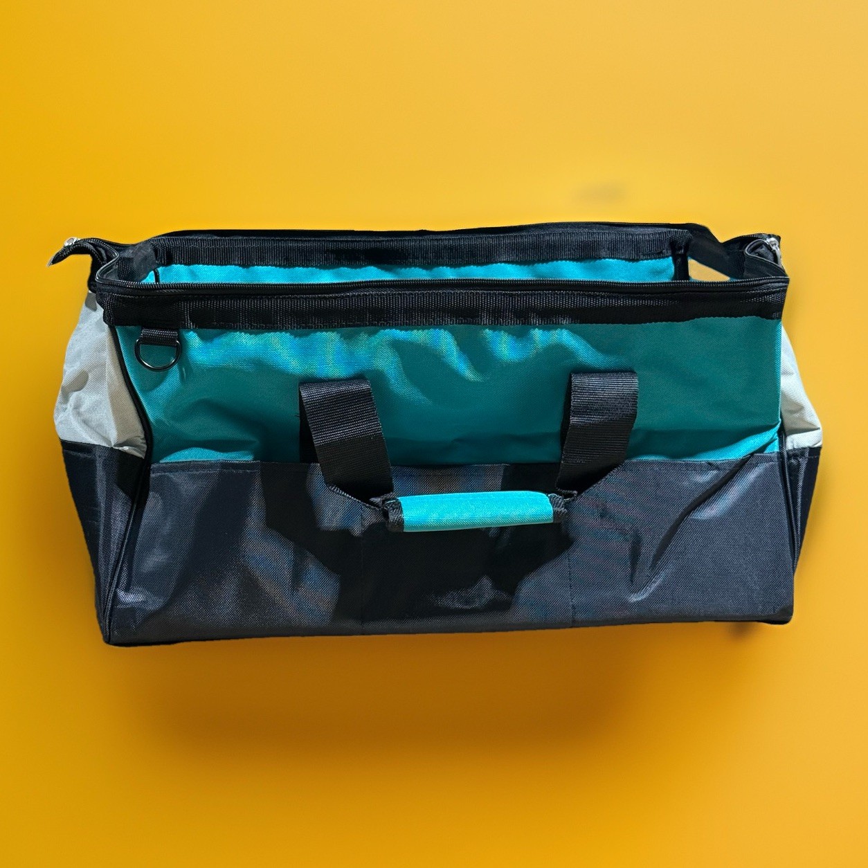 Makita 831271-6 21″ X 12″ Contractor Tool Bag – BLUE/LIGHT GRAY/BLACK