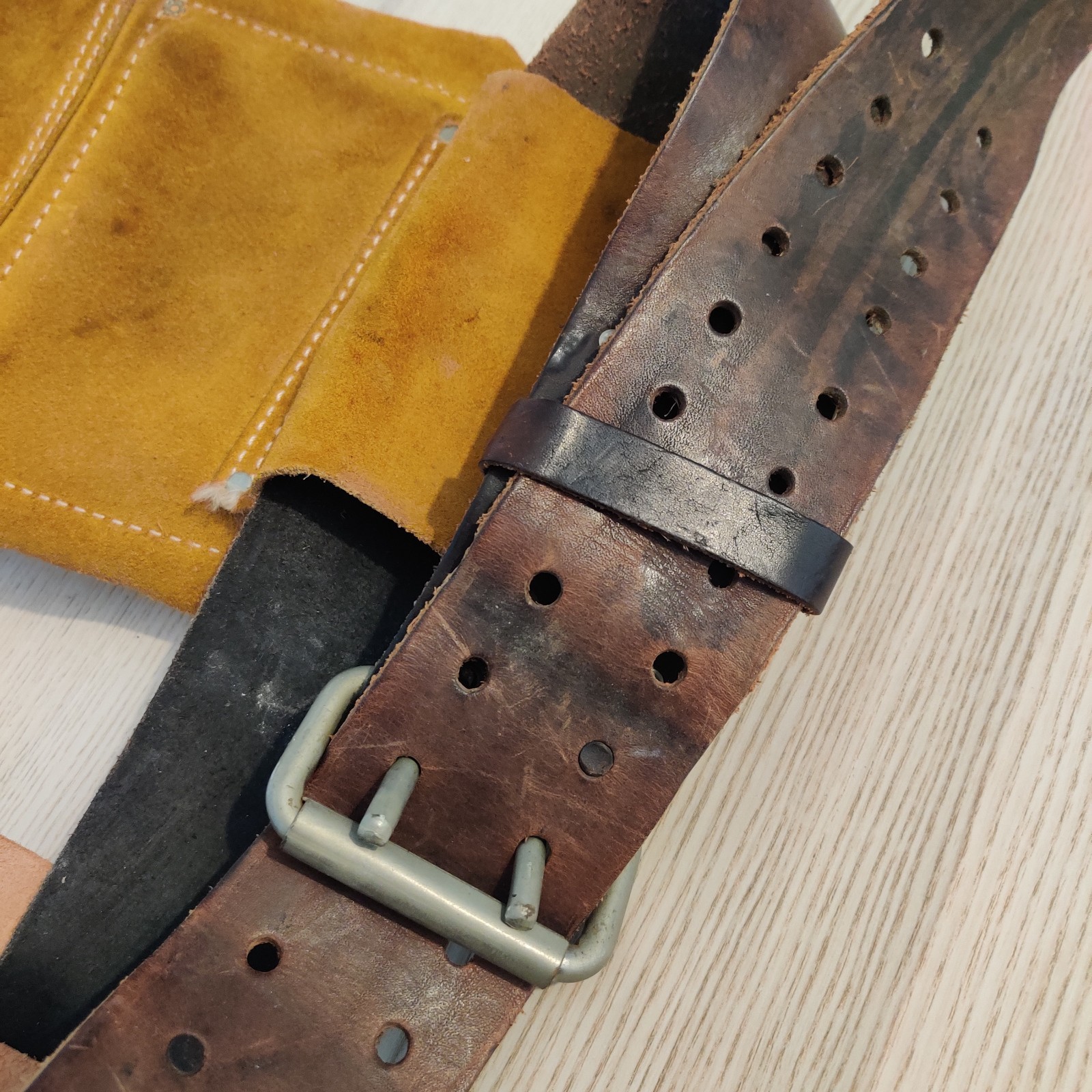 Craftsman 40391 Carpenter Leather Tool Belt 42-46 Tape Measure Holder CLC Pouch