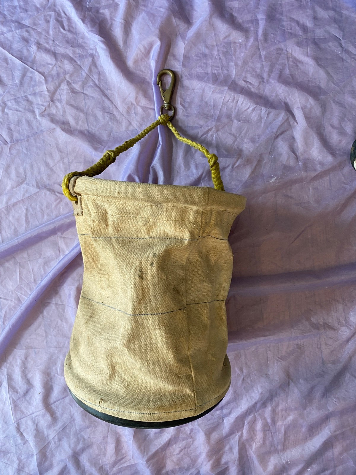 VINTAGE ESTEX HEAVEY DUTY UTILITY CANVAS BAG WITH A ROPE AND BRASS HOOK