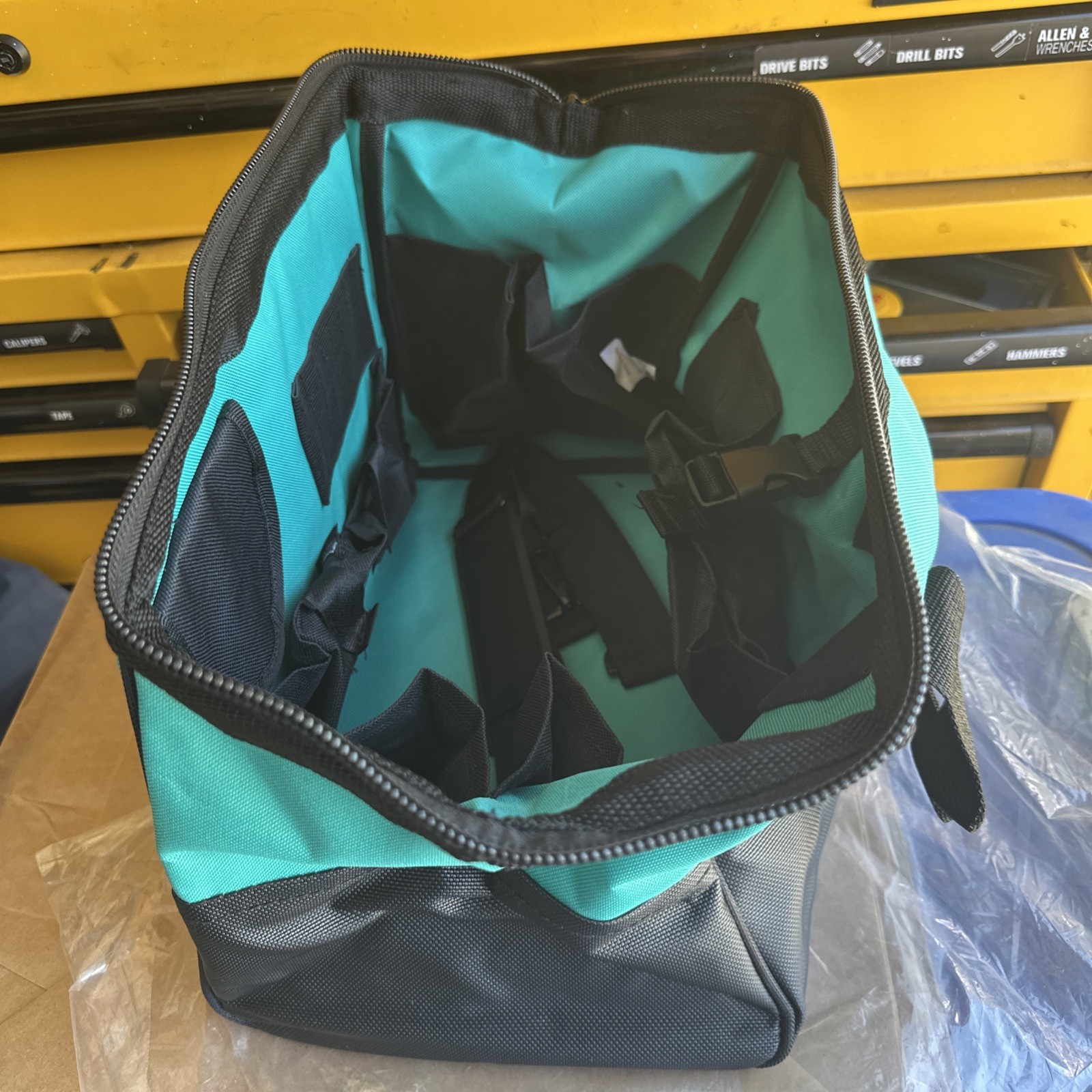 Makita 831253-8 Contractor Tool Bag, 14″X11»X9»