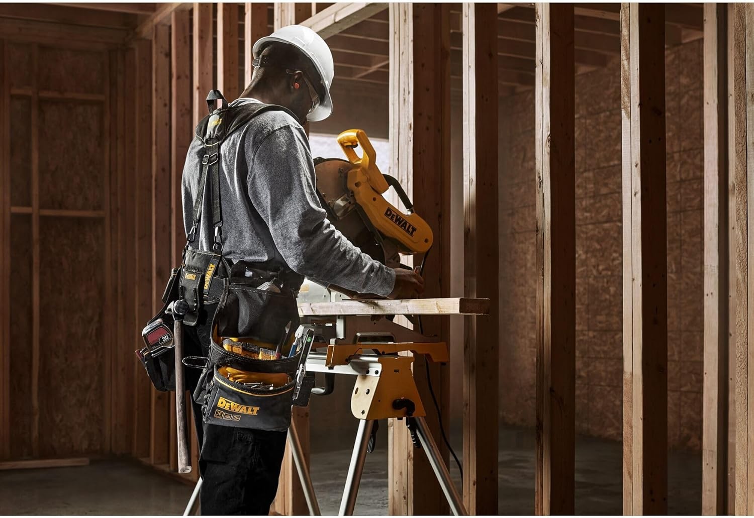 Heavy Duty Tool Belt with Suspenders and 25 Pockets for Professionals