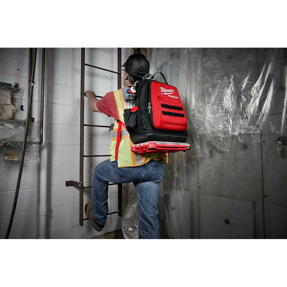Milwaukee CANADA 15-inch PACKOUT Backpack