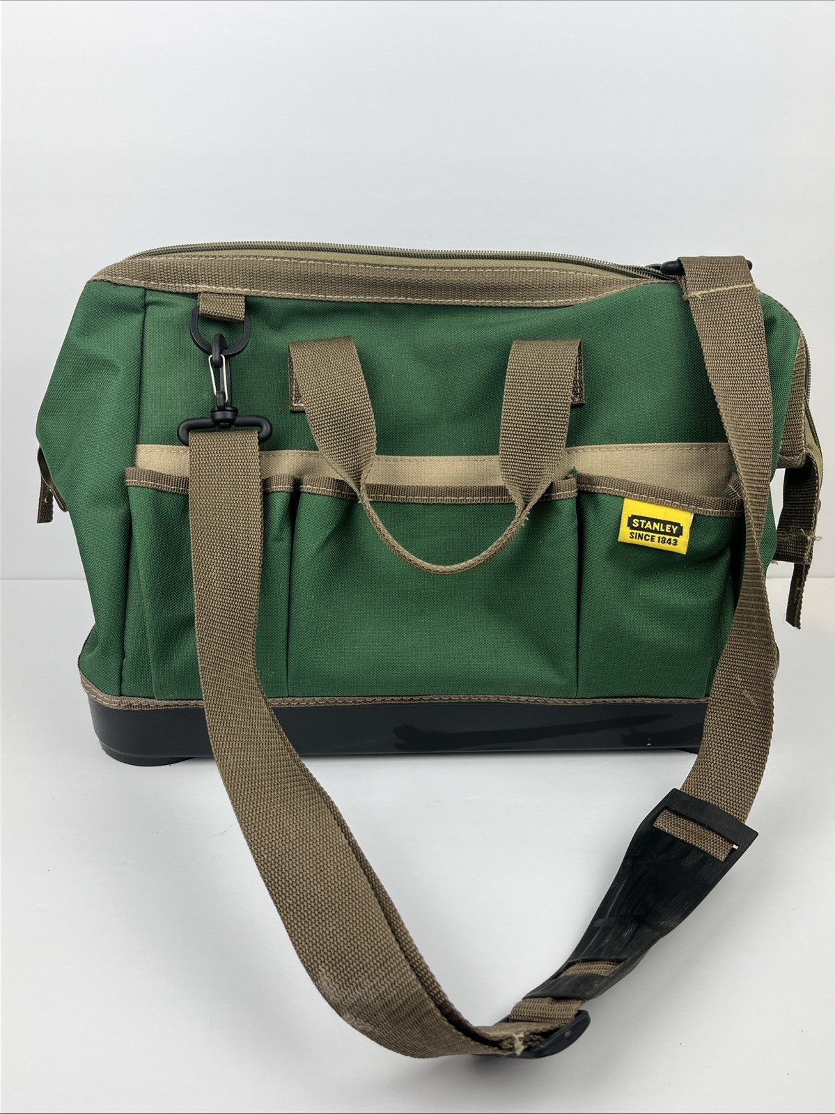 STANLEY 16″ Open Mouth Zipper Top Pockets Tool Bag Hard Bottom Green 16x11x9″