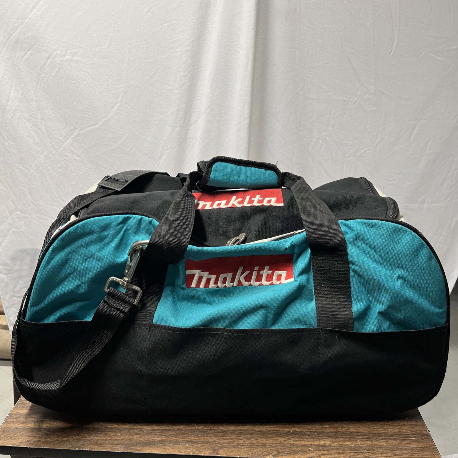 Makita Large Contractor Tool Bag 22″x 12”x 12”