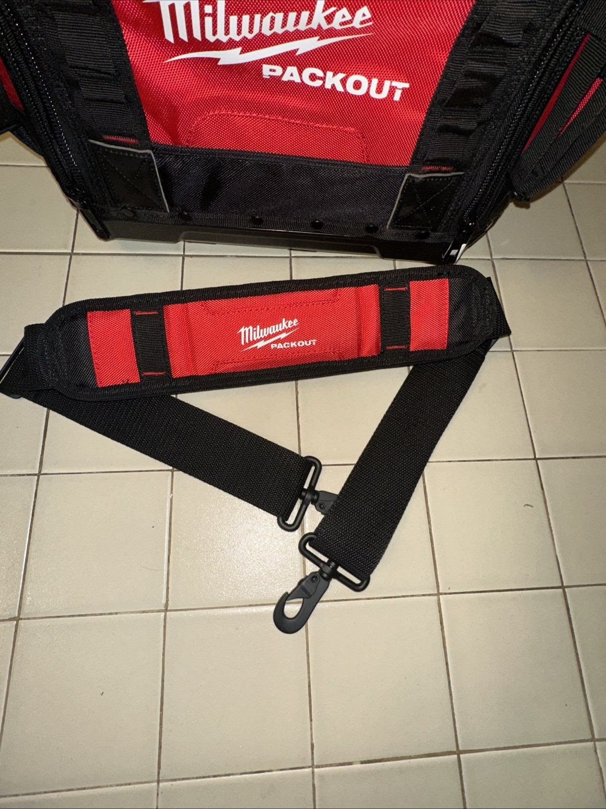 NEW Milwaukee Packout 15″ Tear-Resistant Durable Structured Tool Bag, 48-22-8316