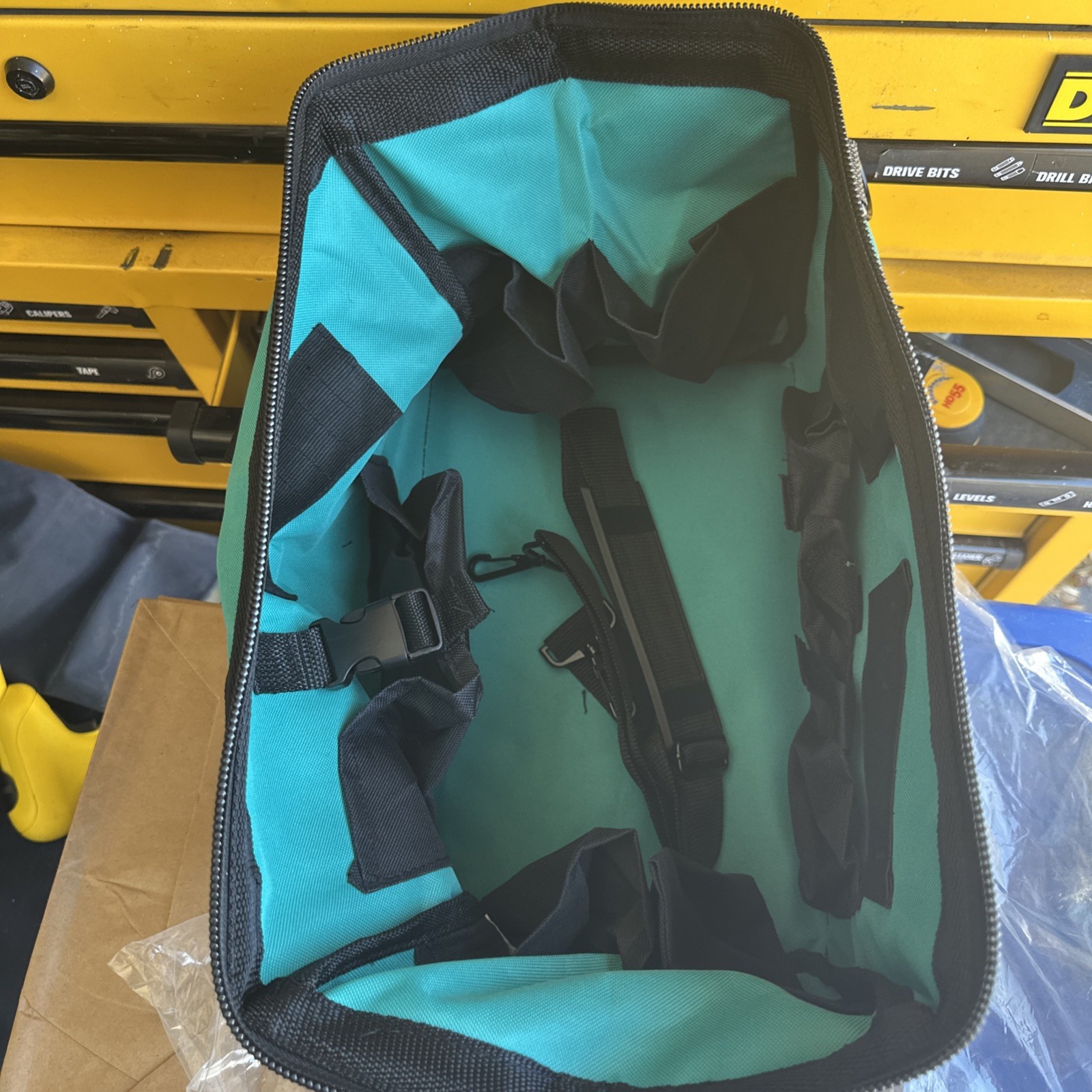 Makita 831253-8 Contractor Tool Bag, 14″X11»X9»