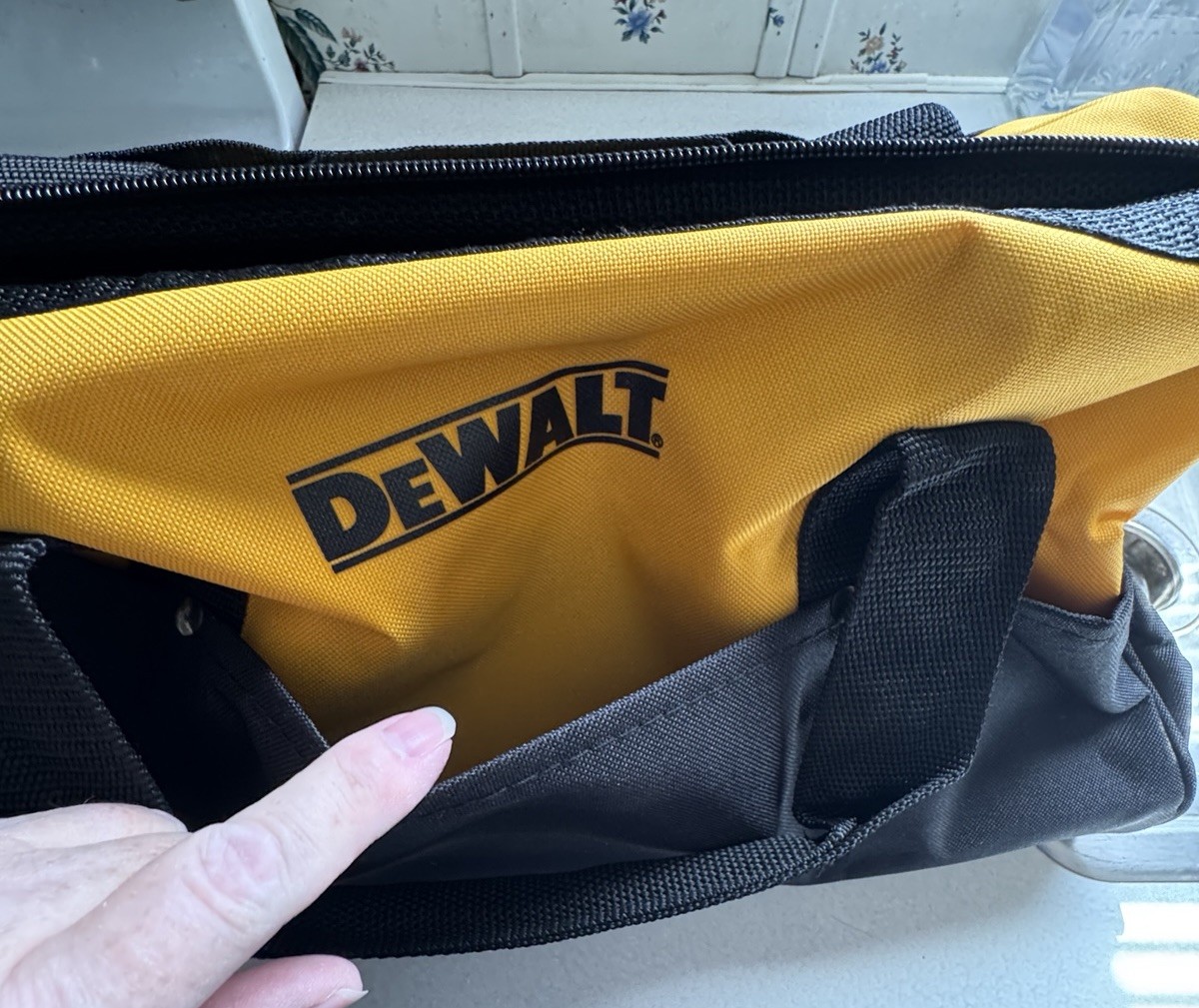 DEWALT 18″ Heavy Duty Contractor Tool Bag