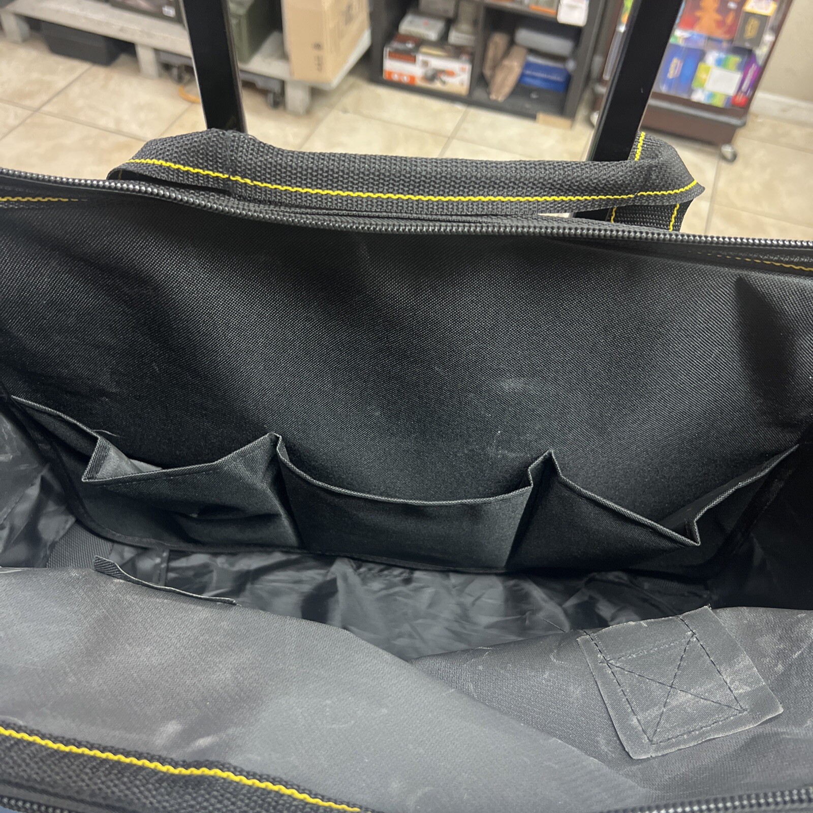 Voyager 61925 21 Pockets 20” Rollaway Tool Bag Heavy Duty Rolling Organizer