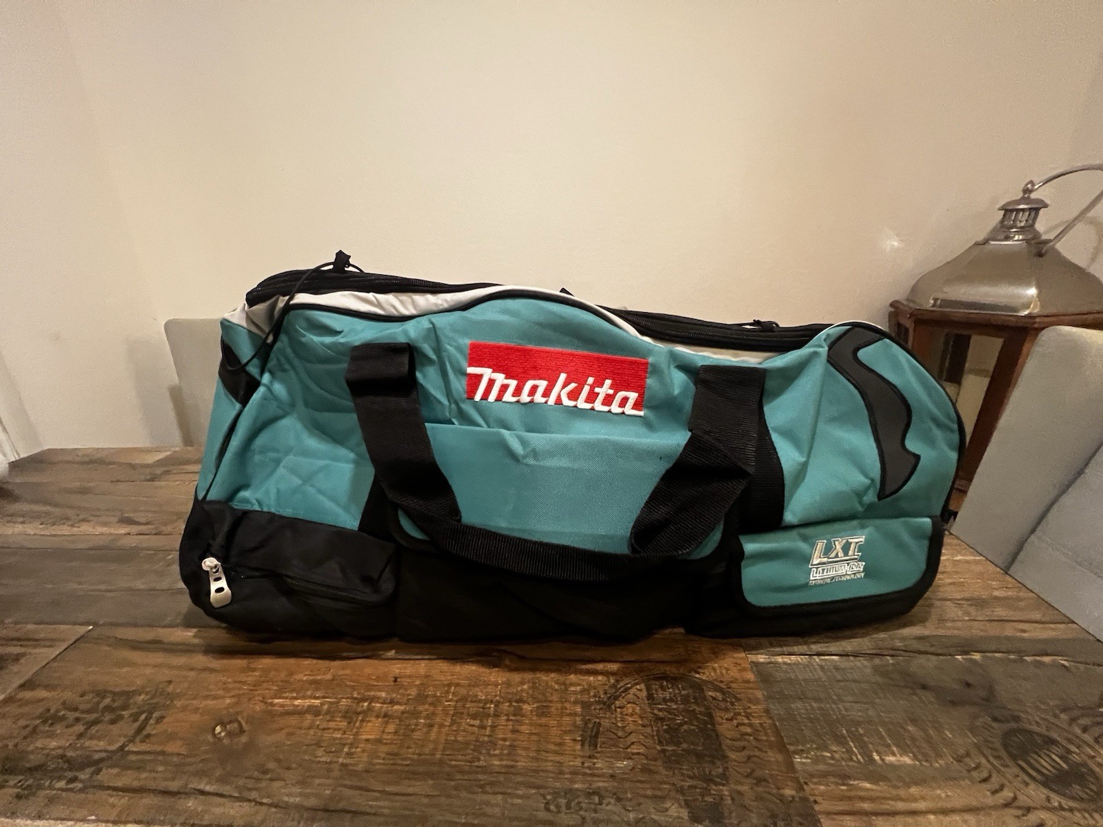 Large Makita Tool Bag/ Case 26″ Heavy Duty Canvas 831269-3 Wheels Handle 18 Volt