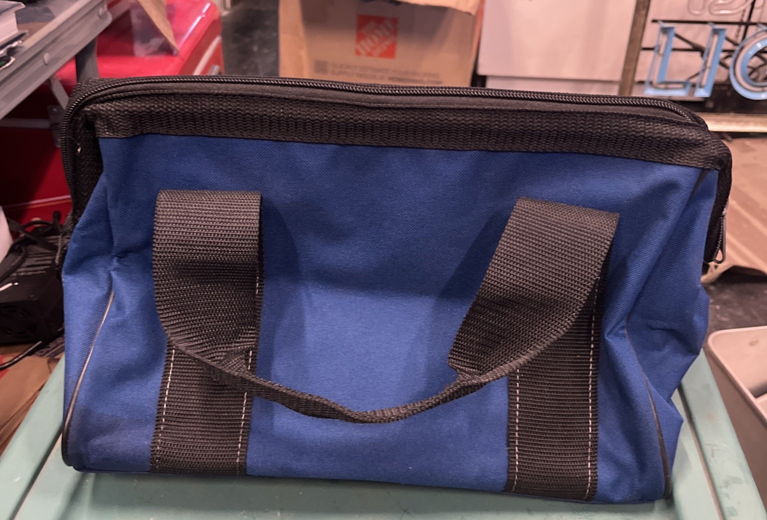 Bosch Medium Heavy Duty Canvas Tool Bag 13” x 9” x 9” 2610041759. ( S )