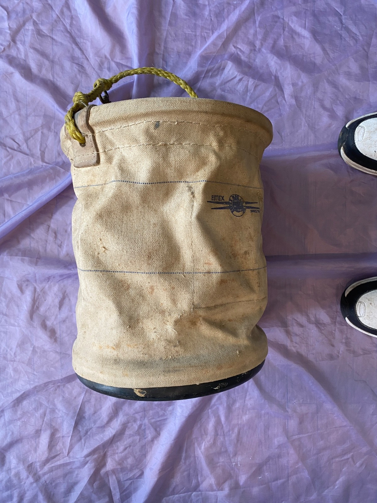 VINTAGE ESTEX HEAVEY DUTY UTILITY CANVAS BAG WITH A ROPE AND BRASS HOOK