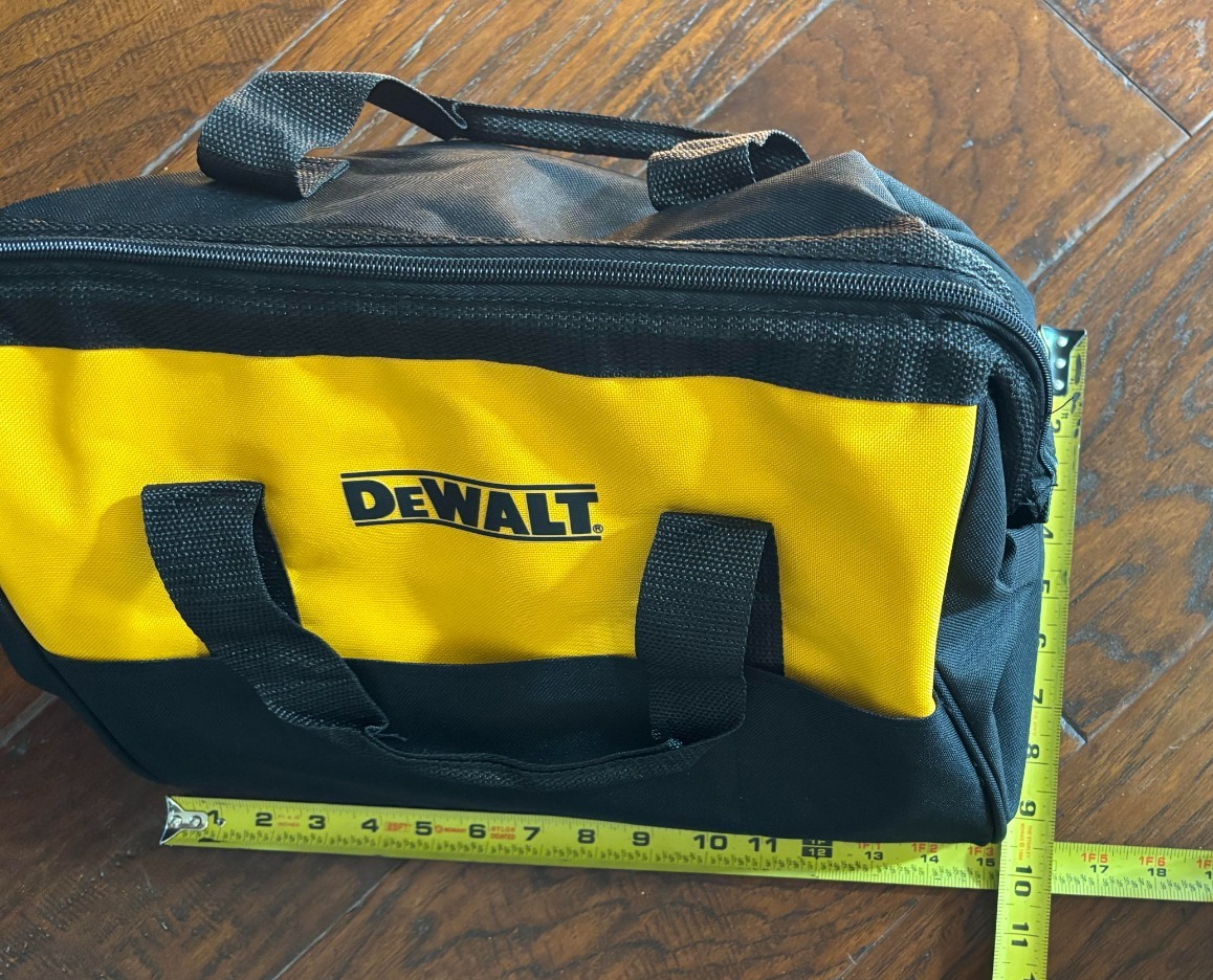 New Dewalt 15-Inch by 10-Inch Tool Bag With Runners (N772413)