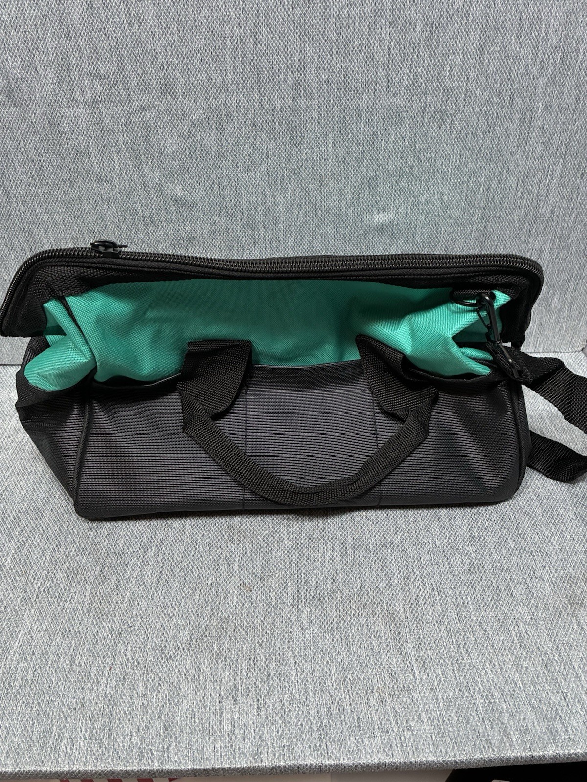 Makita 831253-8 Contractor Tool Bag, 14″X11»X9» Unused
