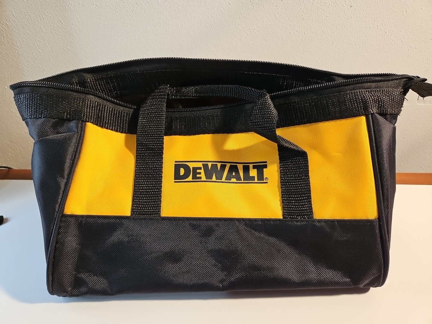 Dewalt Contractors Heavy Duty Canvas Medium Soft Tool Bag 11x 8.5x7in New Condit
