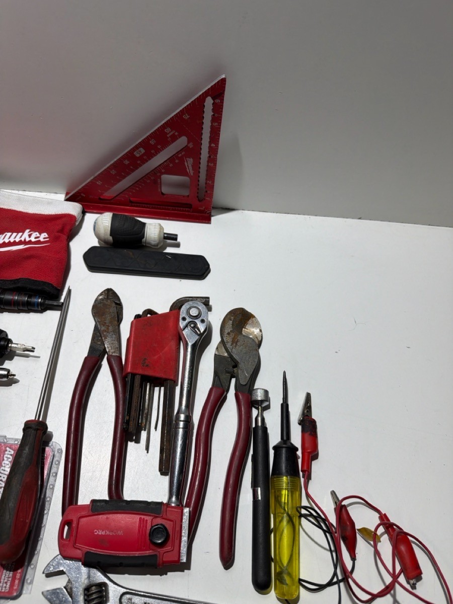 MILWAUKEE 48-22-8316 15″ STRUCTURED TOOL BAG WITH TOOLS (P32013049)