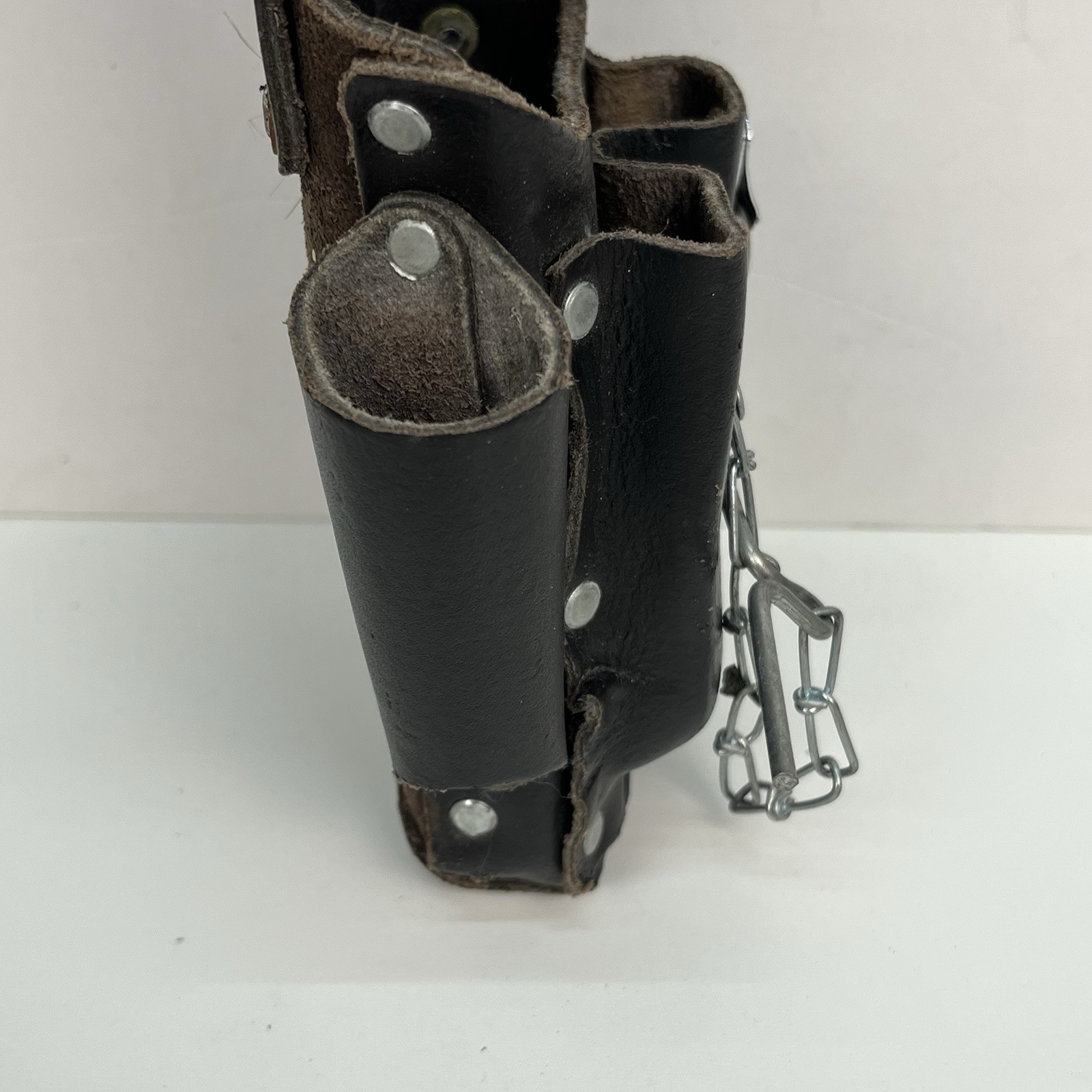 Southwire POUCH4 Leather Tool Pouch 5 Pocket Pouch + Electrical Tape Chain USED